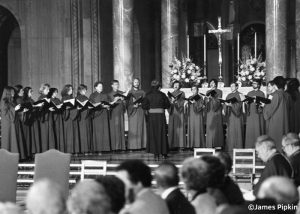 Basilica-Choir-Sings-For-Pope-John-Paul2