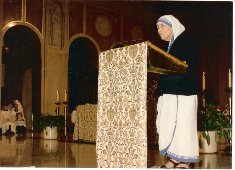 Mother Teresa at pulpit in Great Upper Church