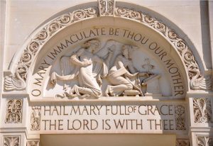 The Annunciation portrayed in the south façade