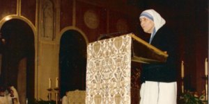 Mother Teresa speaks from a pulpit