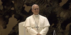 Pope Leo XIV during an audience with the media. Photo by Edgar Beltrán.